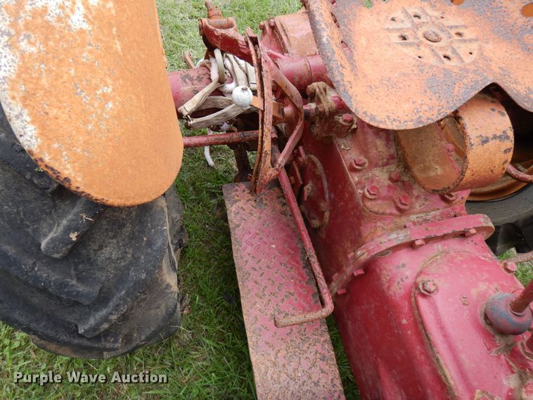 image for item DH8534 Ford  tractor
