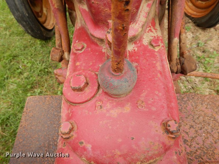 image for item DH8534 Ford  tractor