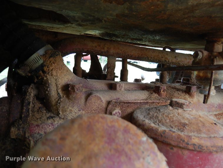 image for item DH8534 Ford  tractor