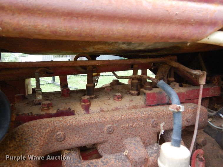 image for item DH8534 Ford  tractor