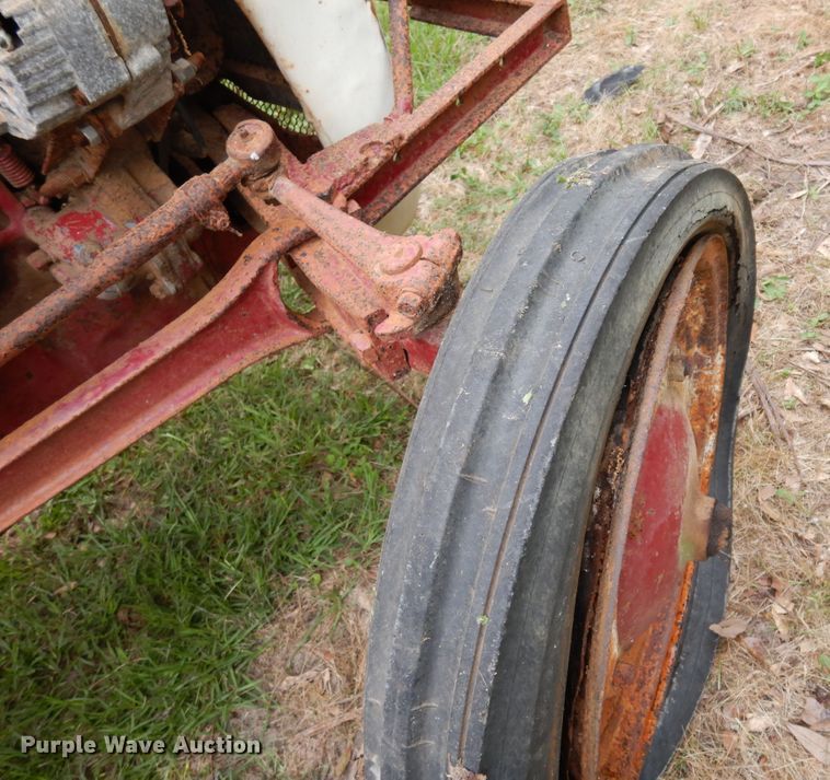 image for item DH8534 Ford  tractor