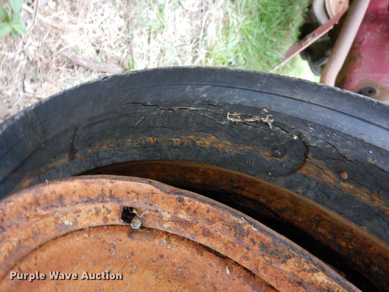 image for item DH8534 Ford  tractor