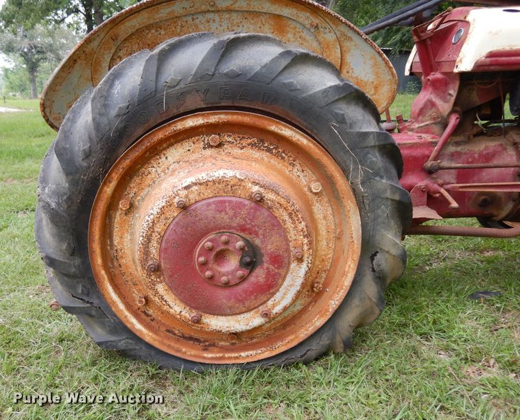 image for item DH8534 Ford  tractor