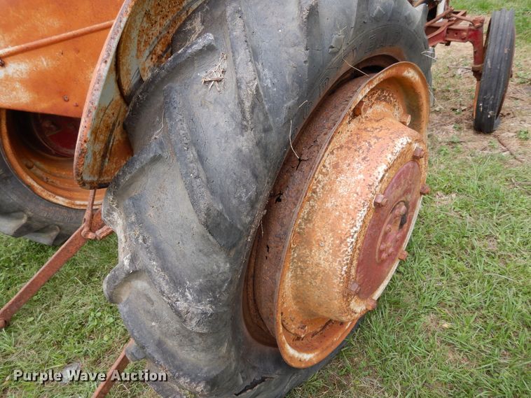 image for item DH8534 Ford  tractor