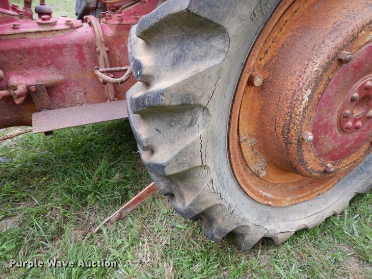 image for item DH8534 Ford  tractor