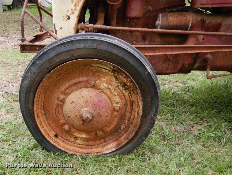 image for item DH8534 Ford  tractor