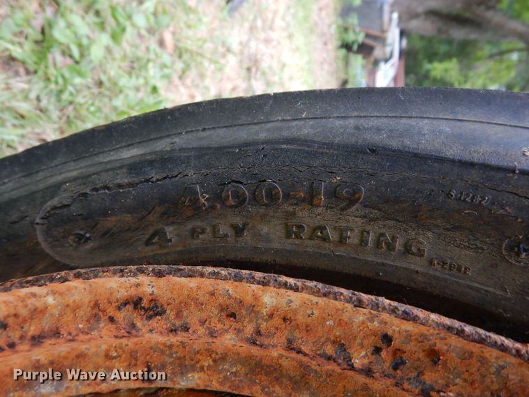 image for item DH8534 Ford  tractor