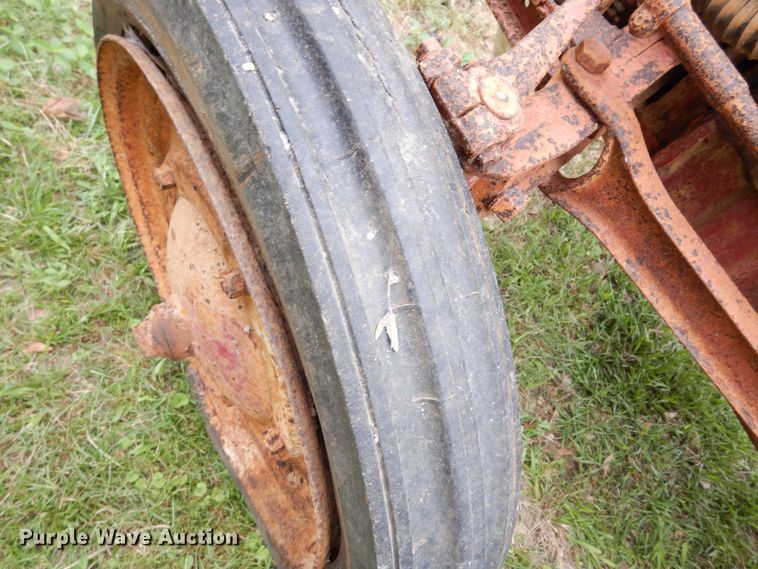 image for item DH8534 Ford  tractor