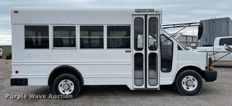 image for item DJ5196 2006 Chevrolet Express G3500  school bus