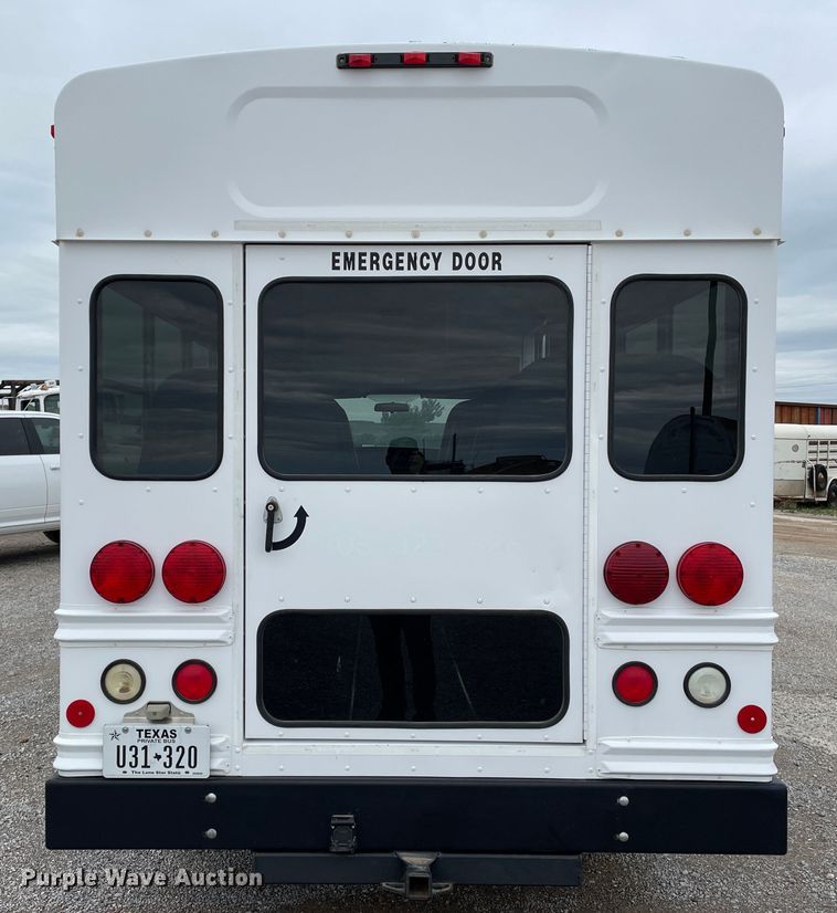 image for item DJ5196 2006 Chevrolet Express G3500  school bus