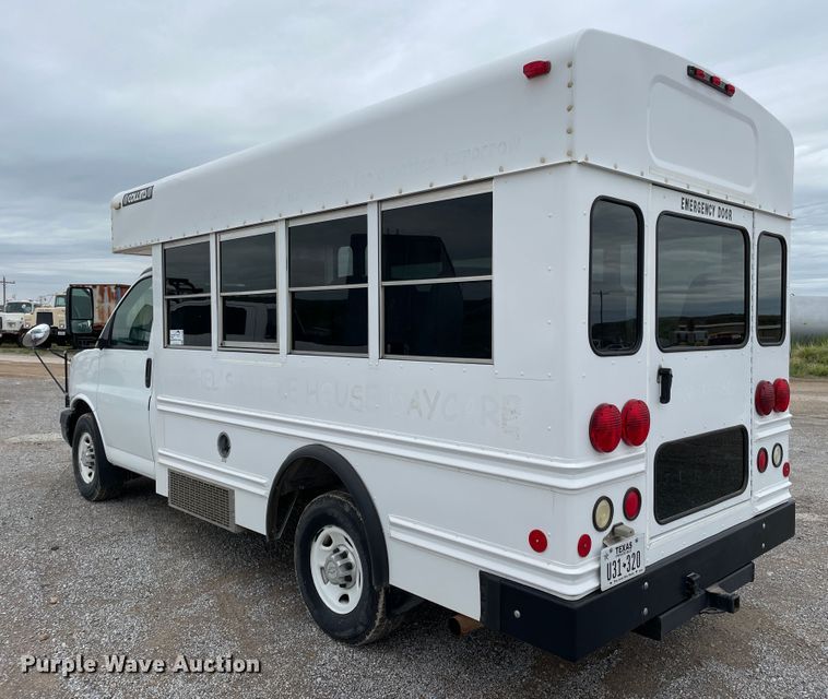 image for item DJ5196 2006 Chevrolet Express G3500  school bus