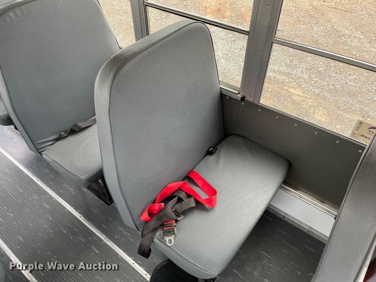 image for item DJ5196 2006 Chevrolet Express G3500  school bus