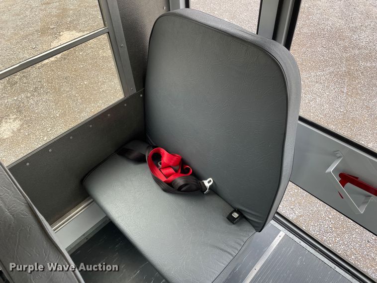 image for item DJ5196 2006 Chevrolet Express G3500  school bus