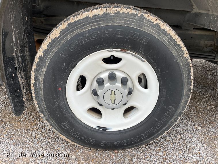 image for item DJ5196 2006 Chevrolet Express G3500  school bus