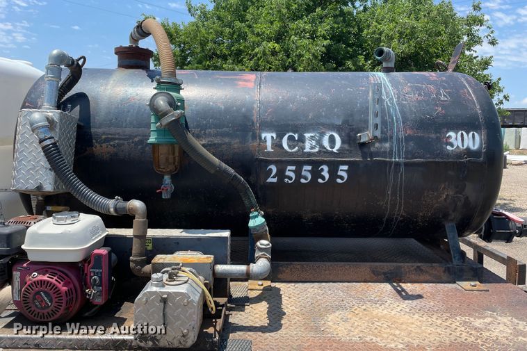 image for item DJ5209 2008 Ford F550 Super Duty  vacuum truck