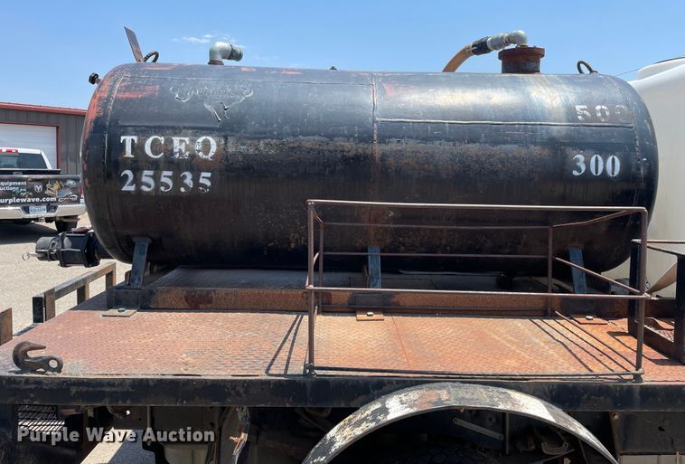 image for item DJ5209 2008 Ford F550 Super Duty  vacuum truck