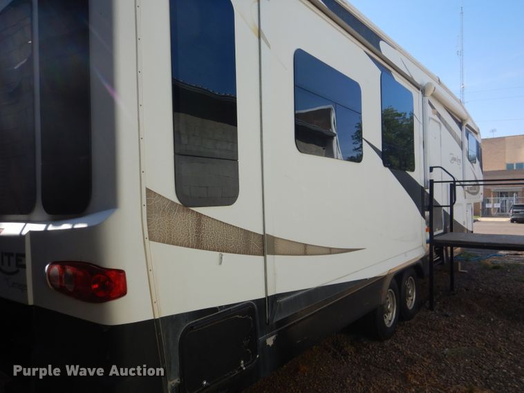 image for item DJ8962 2009 Carriage Carri-Lite  camper