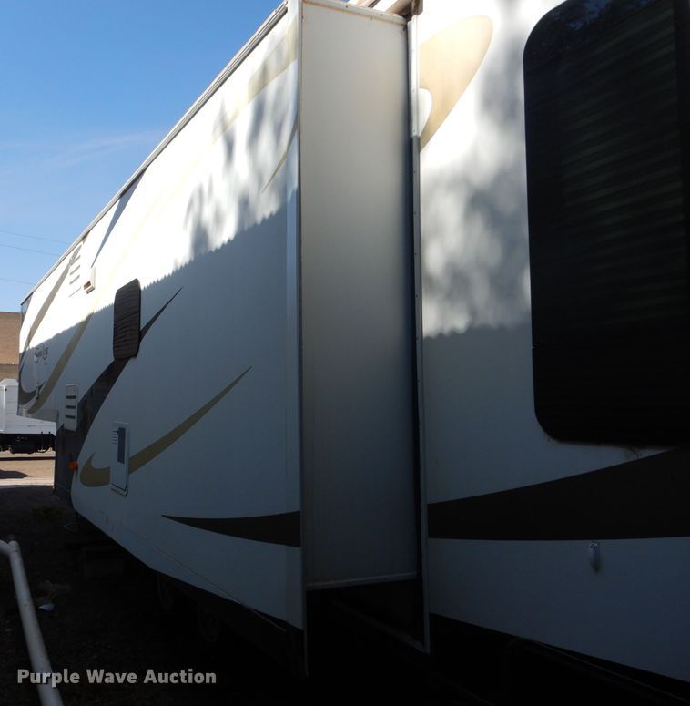 image for item DJ8962 2009 Carriage Carri-Lite  camper