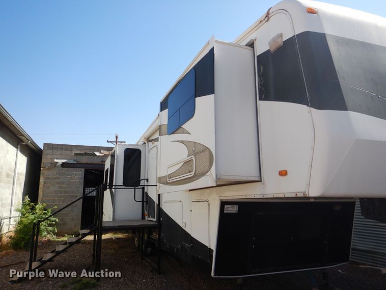 image for item DJ8962 2009 Carriage Carri-Lite  camper