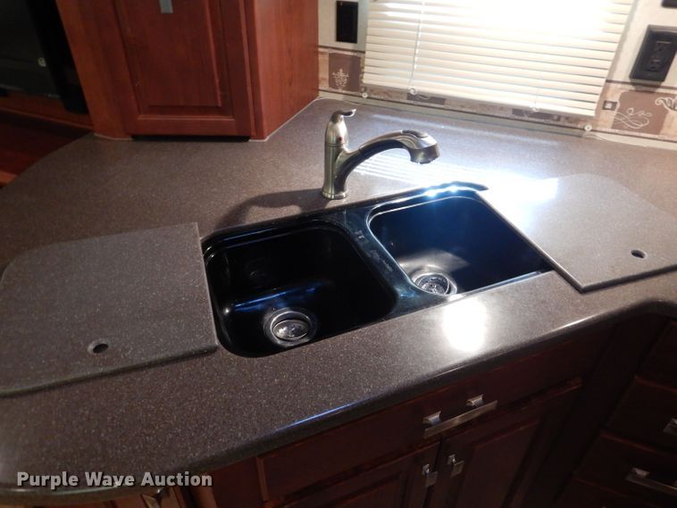 image for item DJ8962 2009 Carriage Carri-Lite  camper