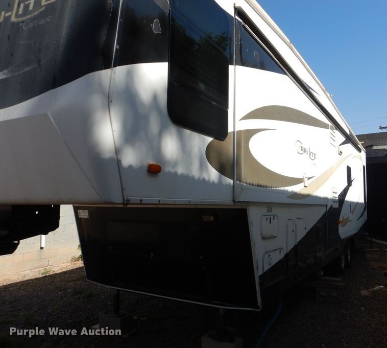 image for item DJ8962 2009 Carriage Carri-Lite  camper