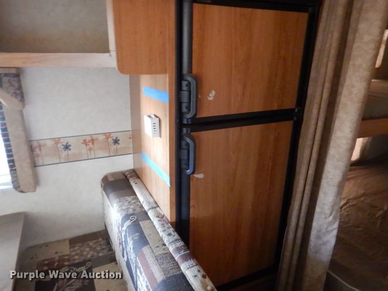 image for item DJ8963 2006 R-Vision Trail Sport  camper