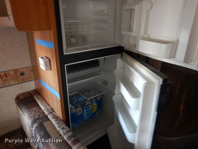 image for item DJ8963 2006 R-Vision Trail Sport  camper