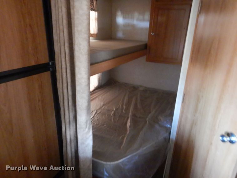 image for item DJ8963 2006 R-Vision Trail Sport  camper