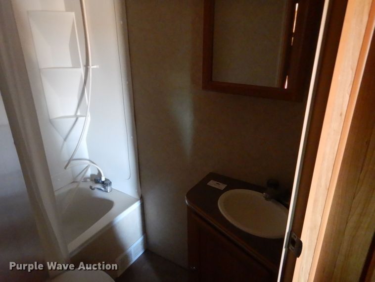 image for item DJ8963 2006 R-Vision Trail Sport  camper