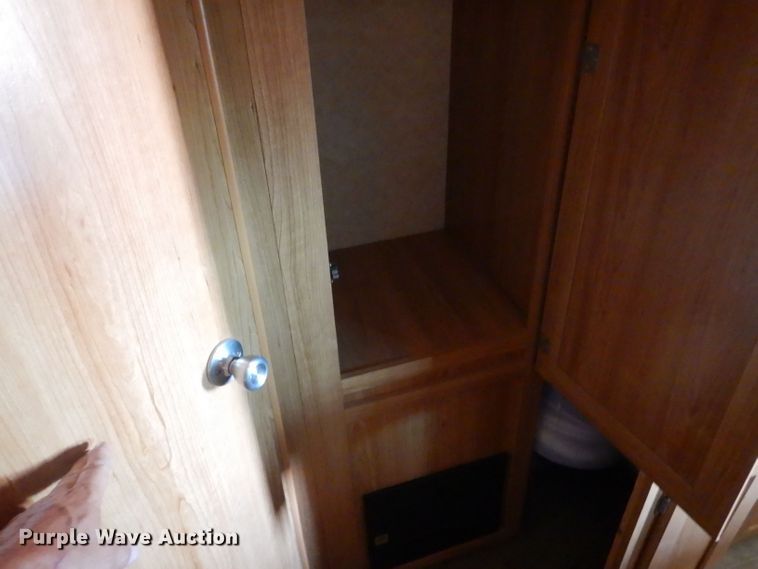 image for item DJ8963 2006 R-Vision Trail Sport  camper