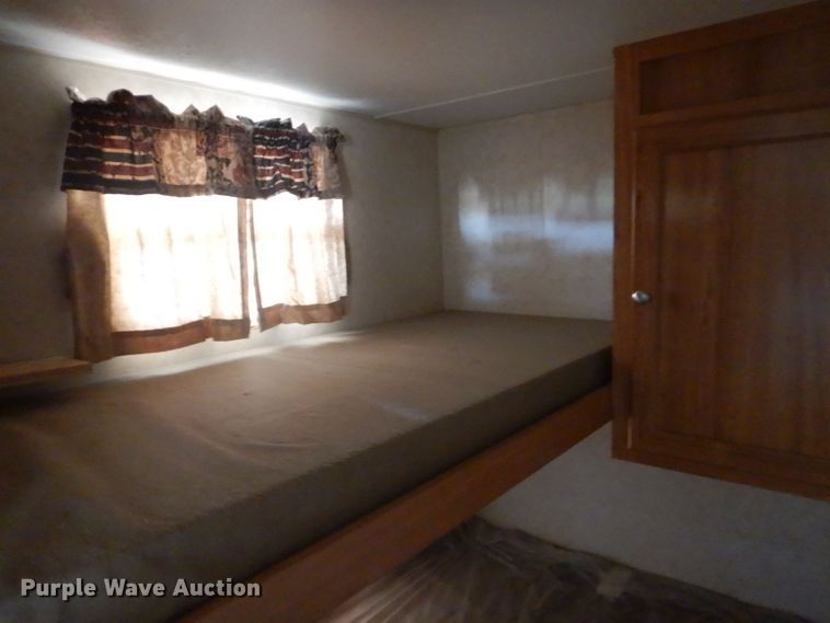 image for item DJ8963 2006 R-Vision Trail Sport  camper