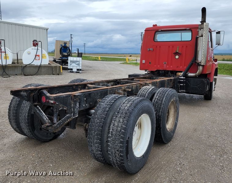 image for item DL6500 1985 International 2275  truck cab and chassis