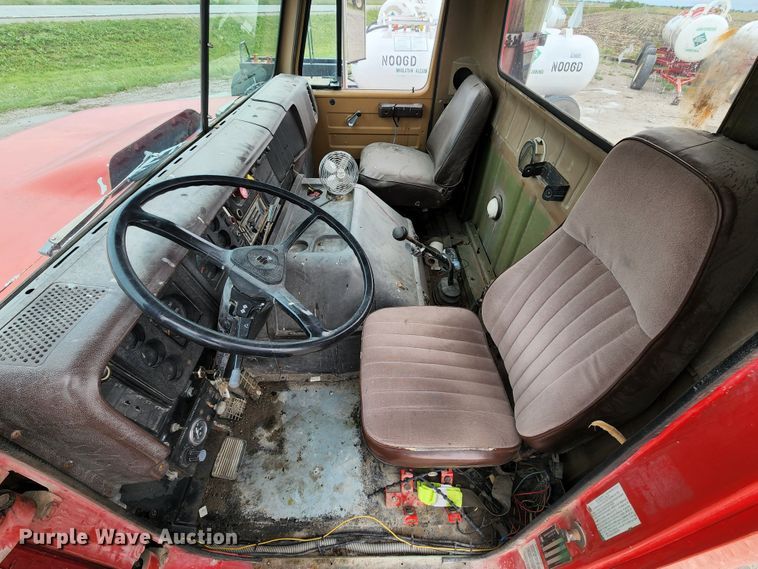 image for item DL6500 1985 International 2275  truck cab and chassis