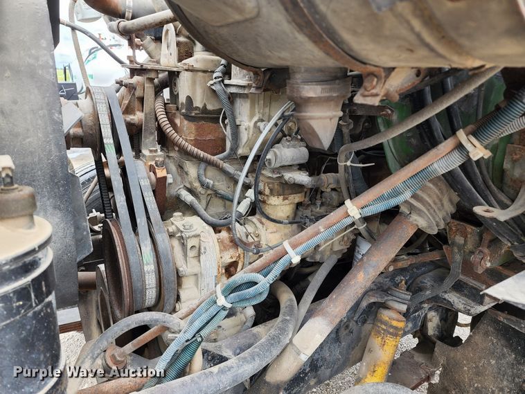 image for item DL6500 1985 International 2275  truck cab and chassis