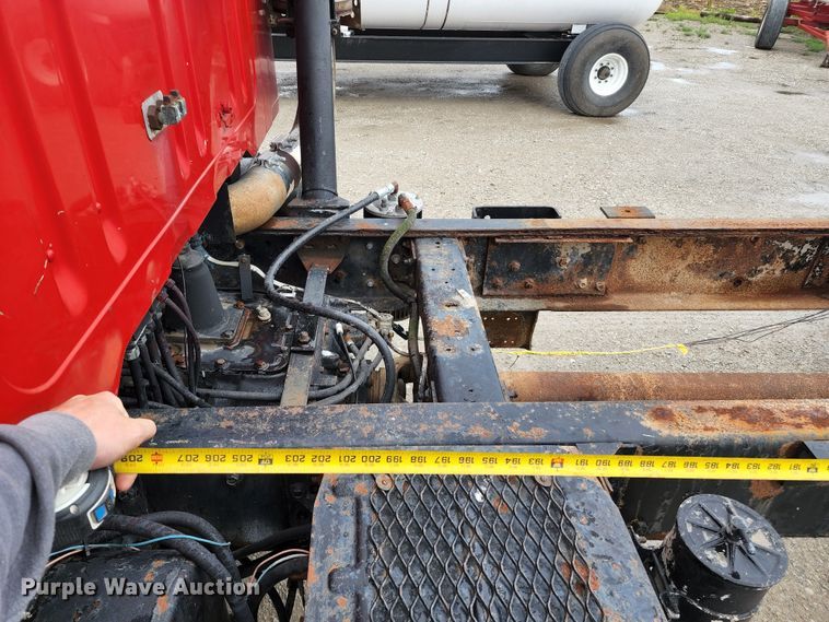 image for item DL6500 1985 International 2275  truck cab and chassis