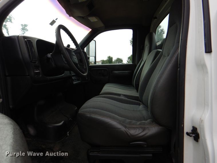 image for item DM3832 2003 GMC C4500  flatbed truck