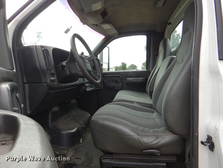 image for item DM3832 2003 GMC C4500  flatbed truck