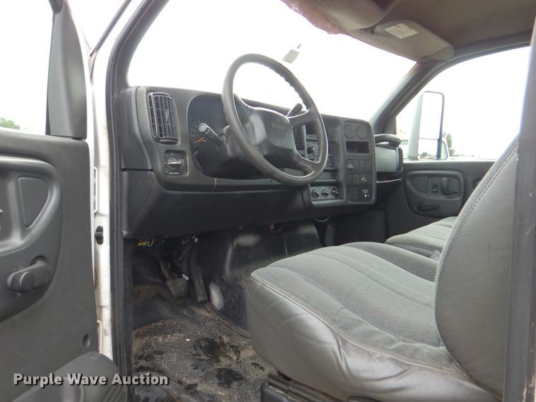 image for item DM3832 2003 GMC C4500  flatbed truck