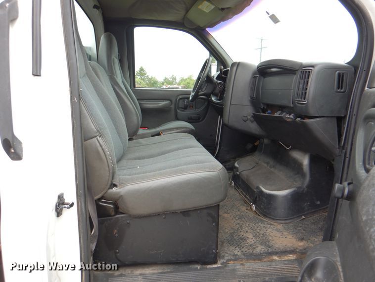 image for item DM3832 2003 GMC C4500  flatbed truck