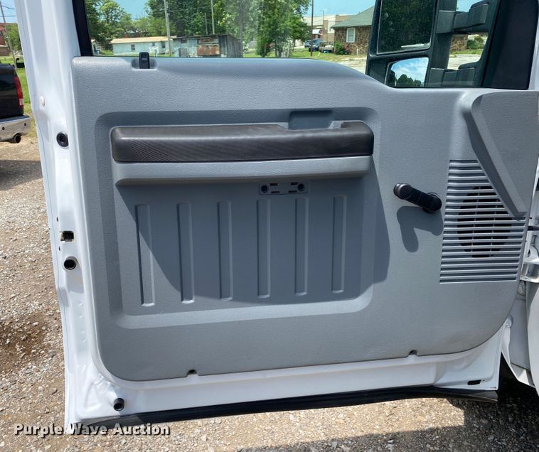 image for item DM4148 2011 Ford F350 Super Duty  Crew Cab utility bed pickup truck