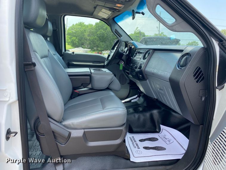 image for item DM4148 2011 Ford F350 Super Duty  Crew Cab utility bed pickup truck