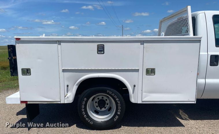 image for item DM4162 2012 Ford F350 Super Duty  utility bed pickup truck