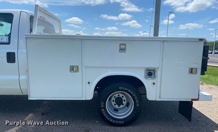 image for item DM4162 2012 Ford F350 Super Duty  utility bed pickup truck