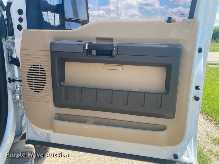 image for item DM4164 2012 Ford F350 Super Duty  Crew Cab pickup truck