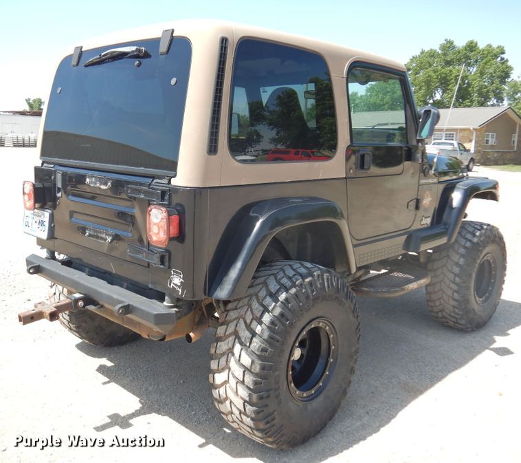 image for item DN0338 1998 Jeep Wrangler Sahara  SUV