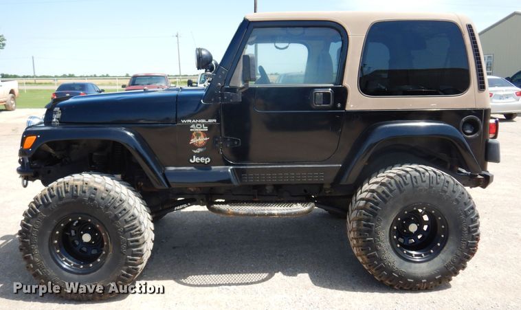 image for item DN0338 1998 Jeep Wrangler Sahara  SUV