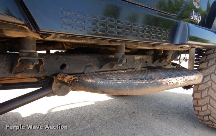 image for item DN0338 1998 Jeep Wrangler Sahara  SUV