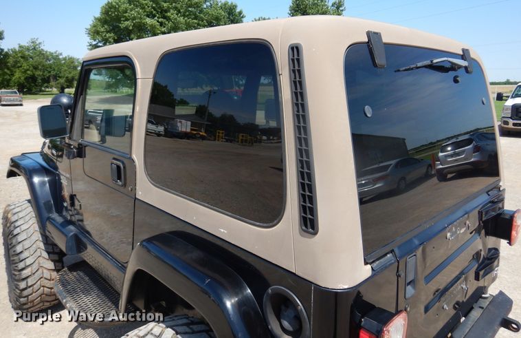 image for item DN0338 1998 Jeep Wrangler Sahara  SUV