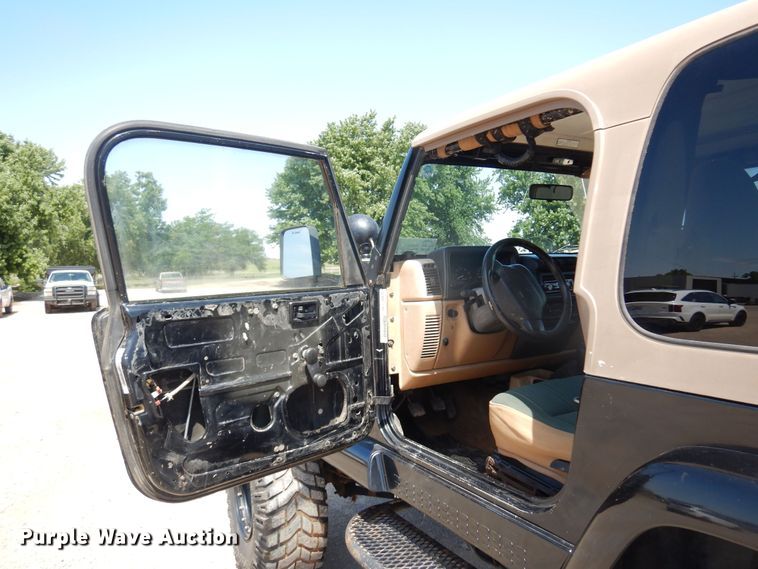 image for item DN0338 1998 Jeep Wrangler Sahara  SUV