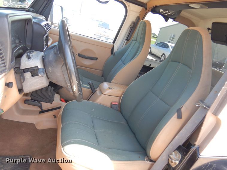 image for item DN0338 1998 Jeep Wrangler Sahara  SUV